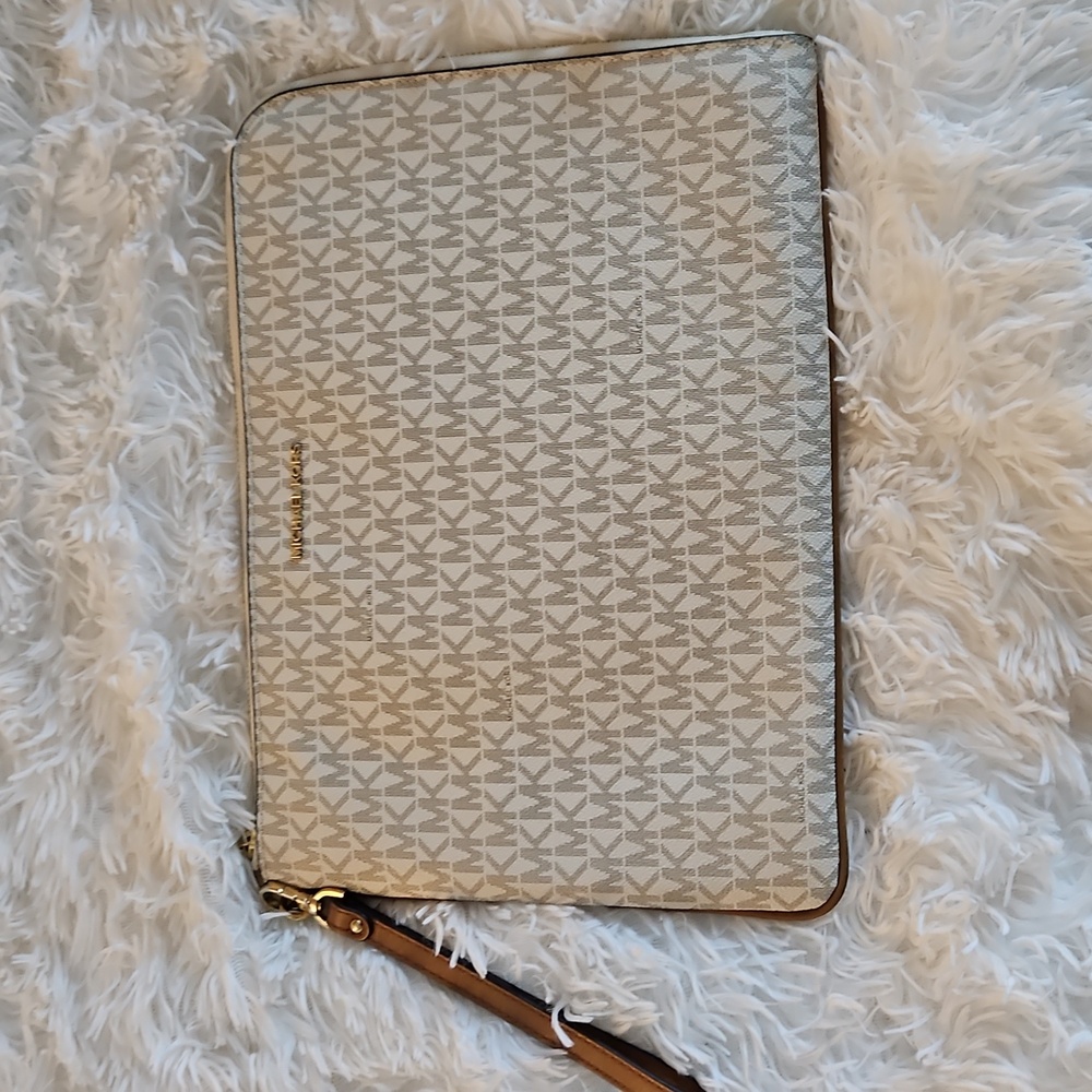 NEW Michael Kors Tablet Electronics Laptop Bag Vanilla Travel Envelope Clutch MK